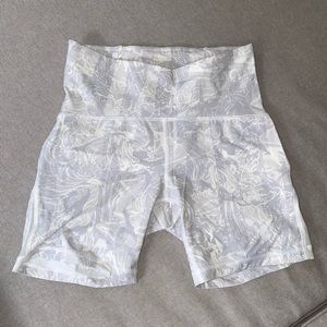 Lululemon Train Times Mid-Rise Short 6”